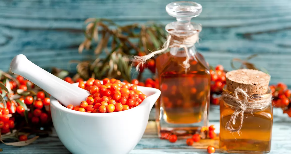 Как приготовить облепиховое масло в домашних условиях из свежих ягод: используем сок или жмых