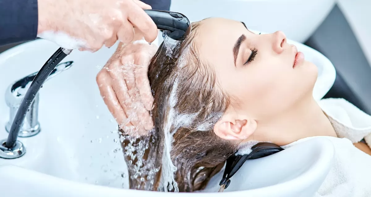 Способ мытья волос на два раза